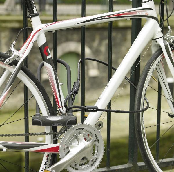 Actual product image Master Lock 8285 LW U-lock (120 cm)