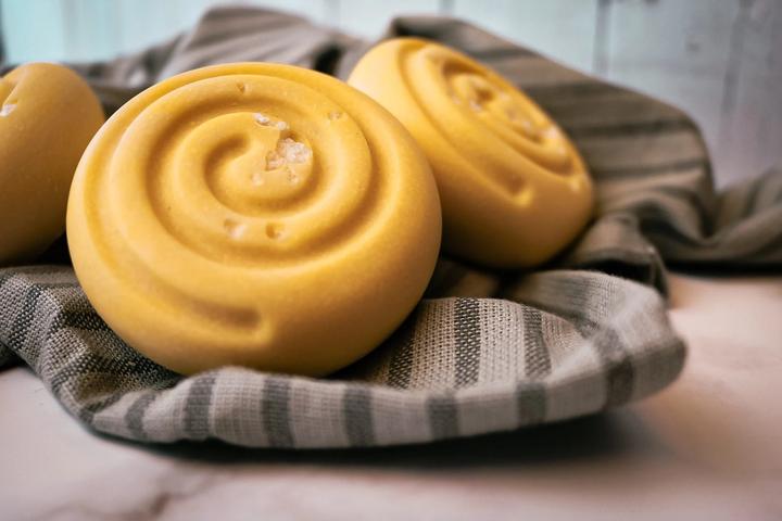 Actual product image Vivi Soaps Flaky Iceland Sea Salt Soap (Hard soap)