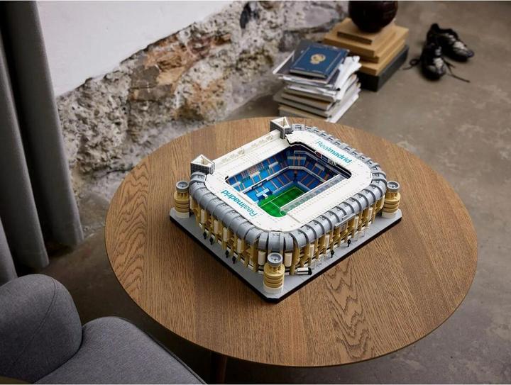 Produktbild LEGO Real Madrid - Santiago Bernabéu Stadion (10299, LEGO Icons, LEGO Seltene Sets)