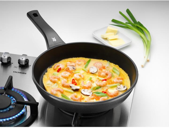 Productafbeelding WMF Antihaft Pfanne Bratpfanne 28cm Permadur Premium Induktion beschichtet (Koekenpan, Aluminium, 28 x 5.50 cm)