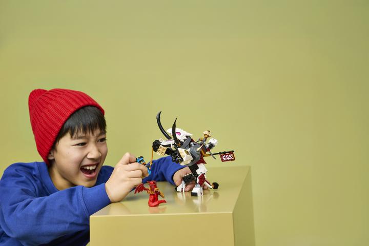 Produktbild LEGO Zilvar auf seinem Drachentier Grimtak (71863, LEGO Ninjago)
