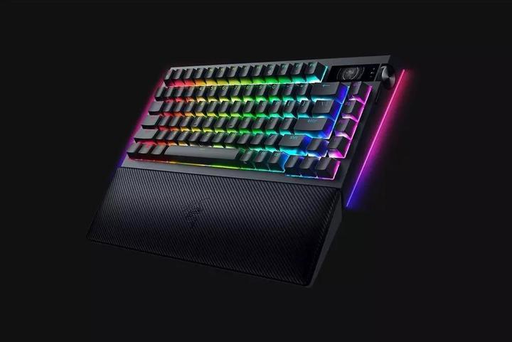 Actual product image Razer BlackWidow V4 Pro (English-international, Cable, Wireless)