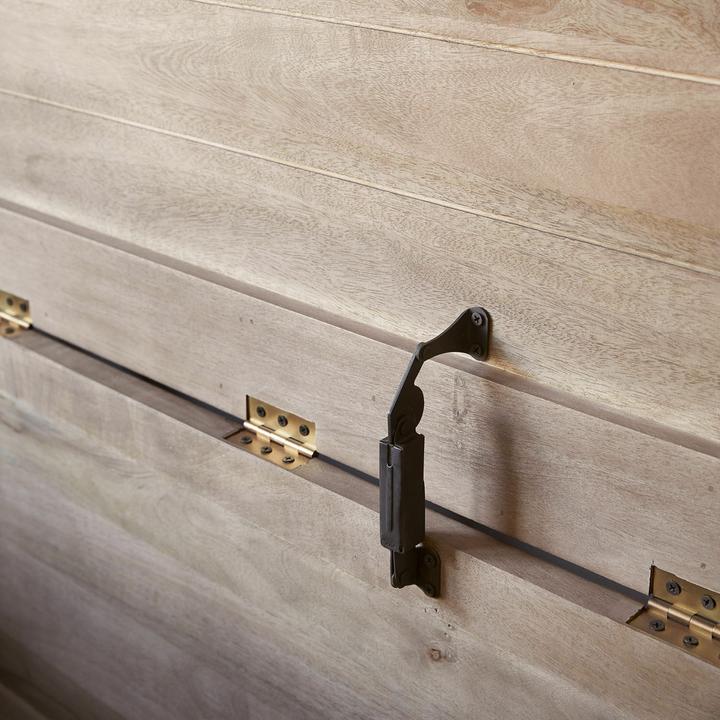 Image du produit Loberon Coffre Aiguillon marron (45 x 120 x 50 cm)