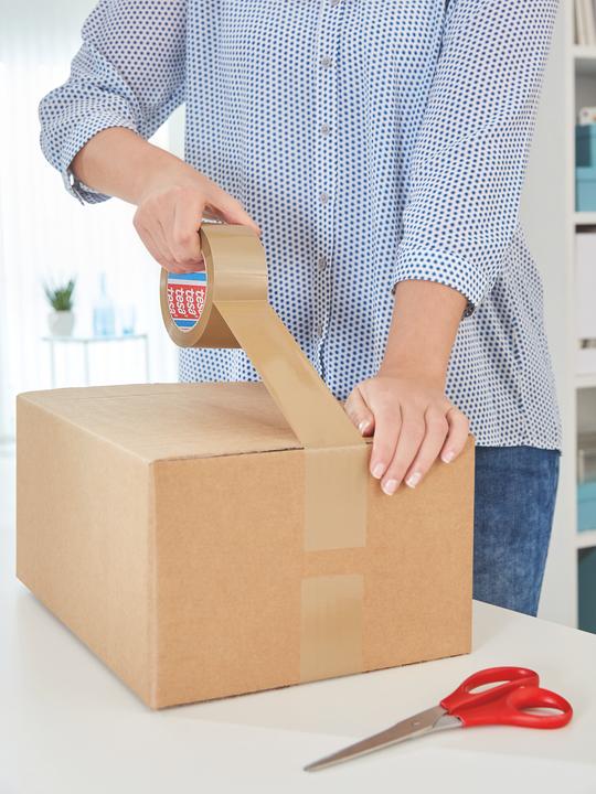 Produktbild tesa tesapack ULTRA STRONG Paketklebeband - PVC Packband für festes Verpacken und sicheres Bündeln (50 mm)