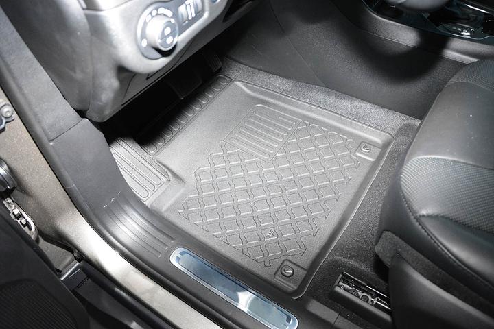 Produktbild Aristar Allwetter Fussmatten für Jeep Cherokee + Facelift ab 2015 bis 12.2021 (1 Set à 3 Fussmatten)