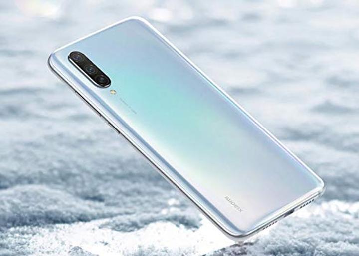 Produktbild Xiaomi Mi 9 lite (6.39") Dual SIM Android 9.0 USB Type-C White (64 GB, More than White, 6.39", Dual SIM, 4G)