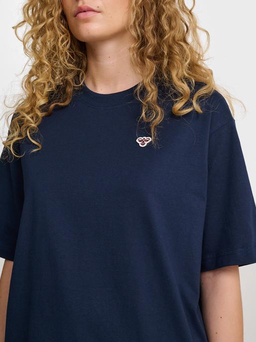 Actual product image hummel hmlLOOSE T-SHIRT BEE S/S (L)