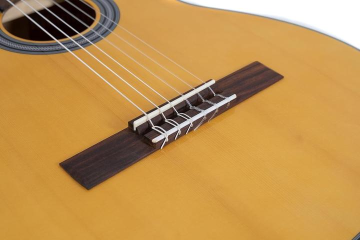 Actual product image Gewa Classic Student Guitar Natural Finish (Classical guitar, Bridge: Zwarthout, Ceiling: Rafters, Neck: Okoume with carbon fibre reinforcement, Soil: Okoume)