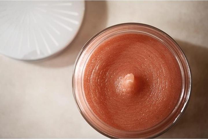 Actual product image Oskia Renaissance Body Scrub (220 ml)