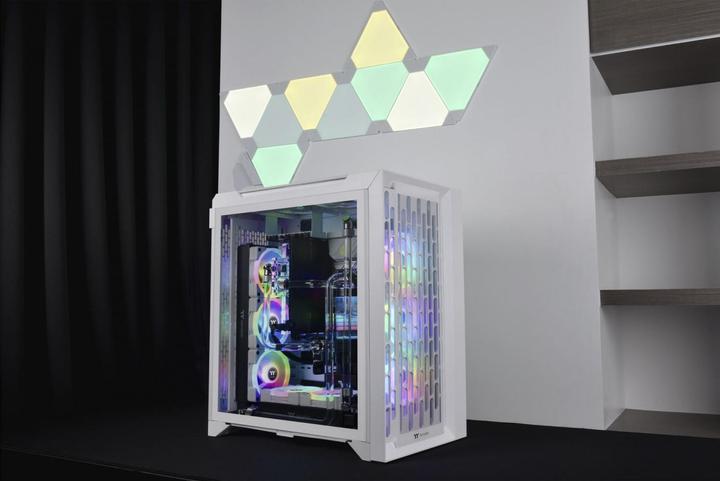 Actual product image Thermaltake Tt CTE C700 TG ARGB Snow E-ATX wh CA-1X7-00F6WN-01 (ATX, mATX, Mini-ITX, E-ATX)