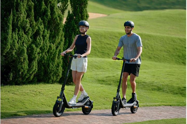 Produktbild Xiaomi Electric Scooter 6 Swiss Edition (20 km/h, 45 km, 400 W)