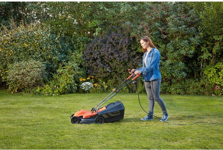 Actual product image Black & Decker BEMW451BH (Electrical connection)