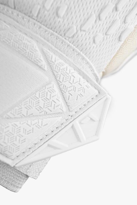 Actual product image Reusch Attract Freegel Gold X