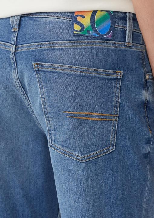 Produktbild S.Oliver Jeans-Hose Jeans-Shorts / Regular Fit / Mid Rise / Straight Leg / Pride-Motiv (31)