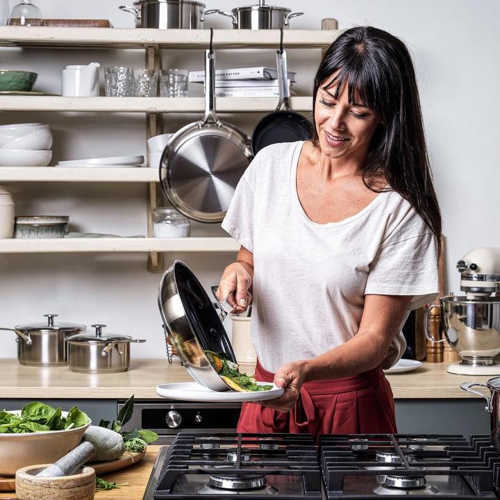 Produktbild KitchenAid Antihaft-Pfannenset, 8-teilig, ofenfest, für alle Herdarten, spülmaschinenfest (Bratpfanne, Kochtopf, Edelstahl)