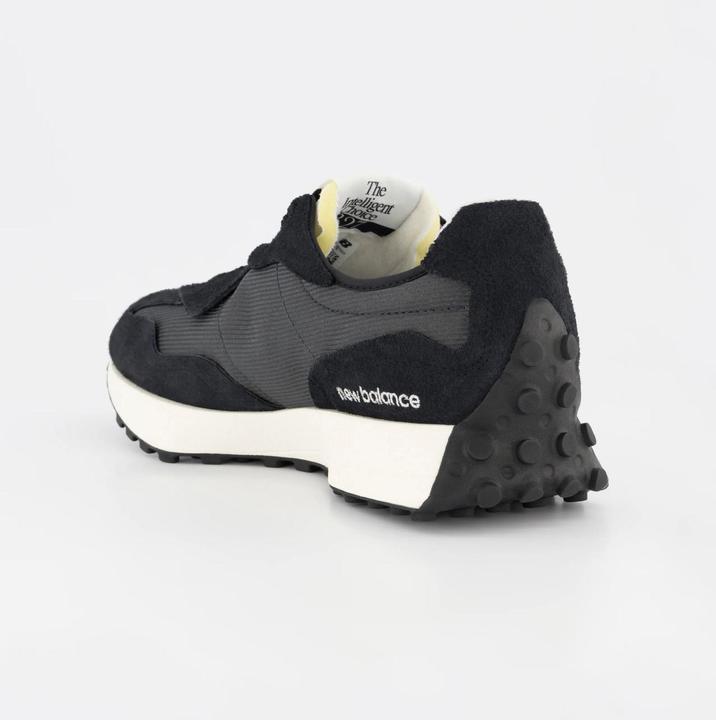 Image du produit New Balance U327WCH (44)