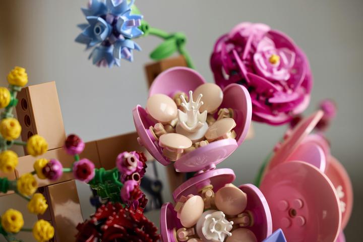 Actual product image LEGO Blumen an der Wand (LEGO Botanicals)