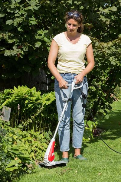 Image du produit Ikra Tondeuse électrique Mogatec 350 Watt IGT 350 (Exhibit) (Fils coupe-herbe)