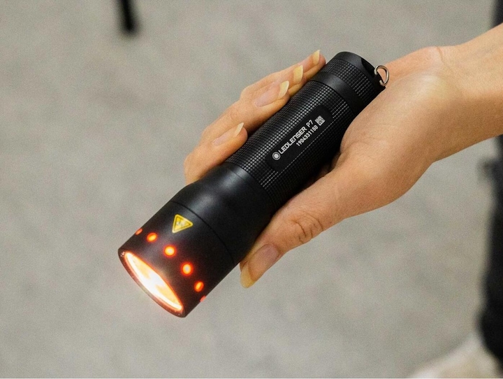 Produktbild Ledlenser P7 (13 cm, 450 lm)
