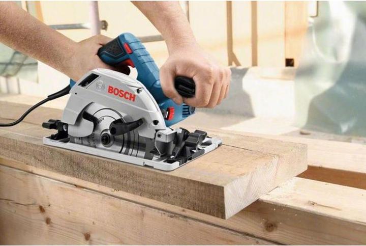 Actual product image Bosch Professional Hand-held circular saw GKS 55+ GCE, with L-BOXX