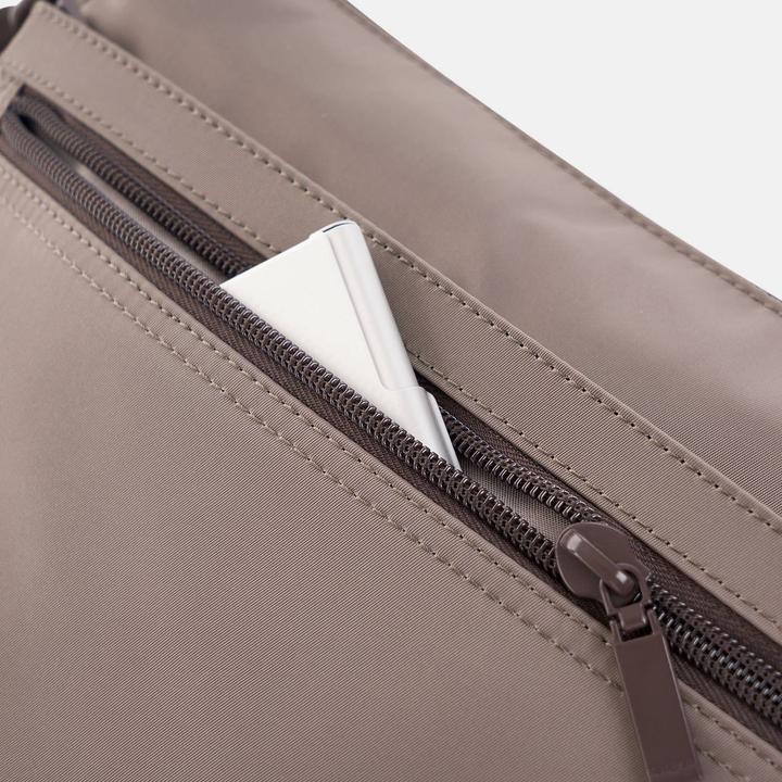 Actual product image Hedgren Eye Medium Shoulder Bag RFID