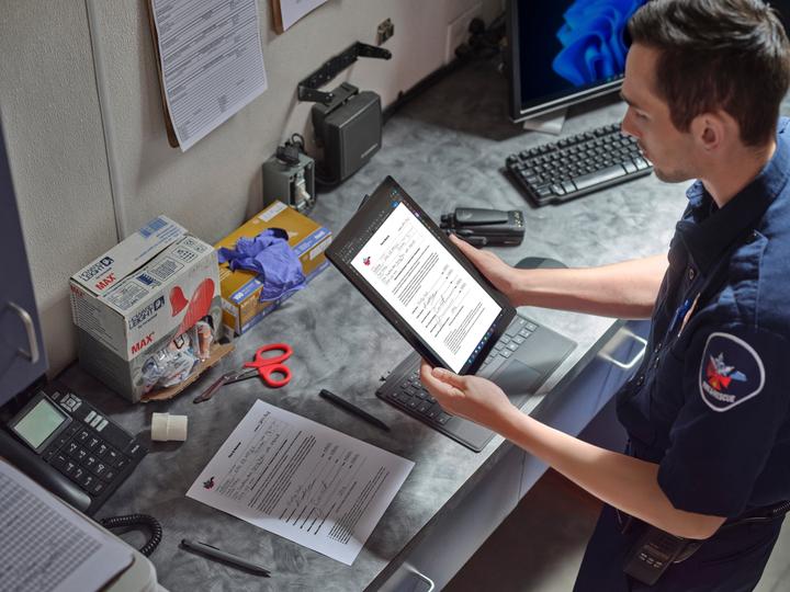 Actual product image Microsoft Surface Pro 8 (13", 256 GB, 16 GB, Without keyboard layout, Core i7-1185G7)