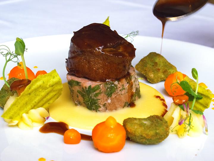 Immagine prodotto Smartbox Joyeux Noël: una notte di charme con pause di benessere e di gioia (2 Persone)