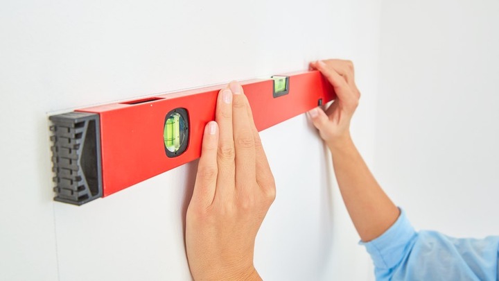 Produktbild tesa Malerkrepp PROFESSIONAL, Malerband für besonders präzises Abkleben (25 mm)
