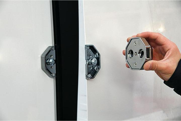 Actual product image Lampa Additional lock for locking doors on commercial vehicles and vans (1 pcs.)