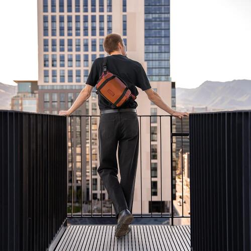 Actual product image Wandrd ROGUE Sling 6L Sedona Orange V2 (Camera shoulder bag, 6 l)