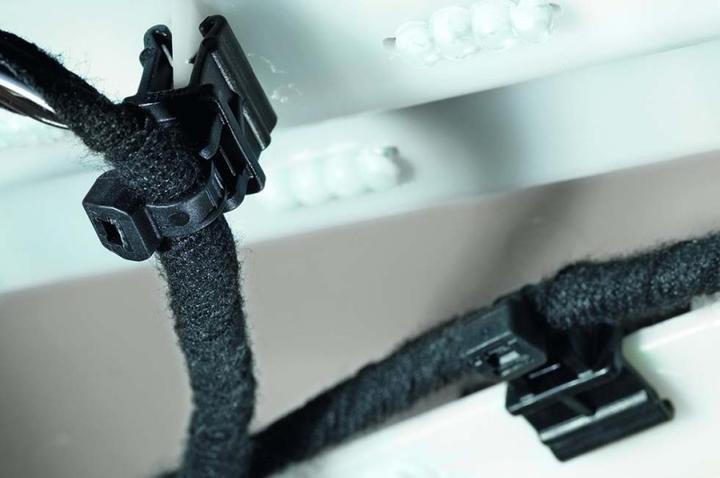 Actual product image HellermannTyton Fixing ties 148x36 heat resistant impact resistant (Plastic cable ties, 148 mm, 500 pcs.)