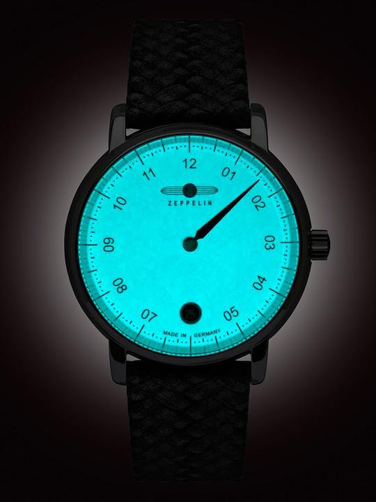 Actual product image Iron Annie Zeppelin New Captain's Line 8643-5 Quartz (Digital watch, 36 mm)