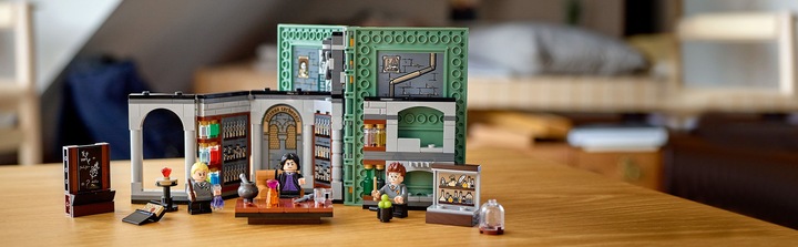 Actual product image LEGO Hogwarts Moment: Potions Class (76383, LEGO Harry Potter, LEGO Rare Sets)