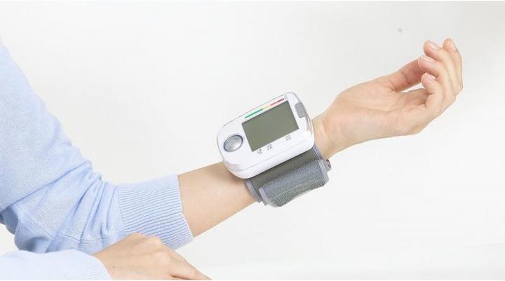 Actual product image Beurer Bc 44 (Blood pressure monitor wrist)
