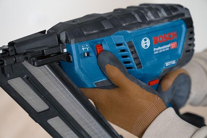 Image du produit Bosch Professional Cloueur à bois sans fil GNH 18V-64 MD, dans son carton
