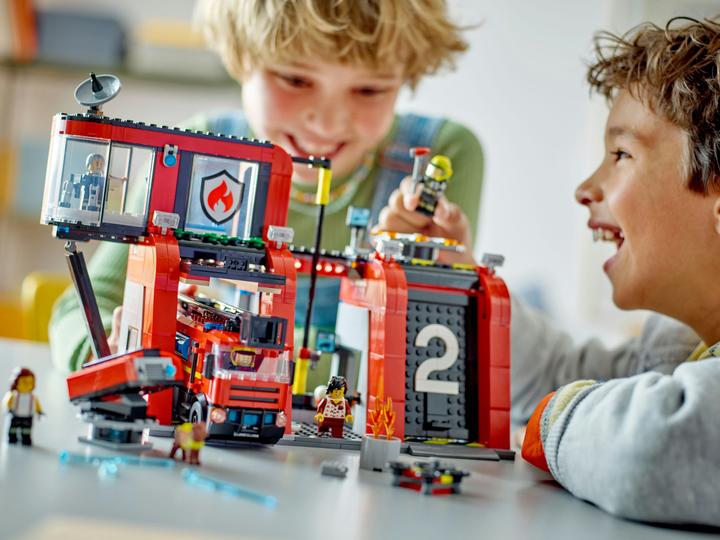 Image du produit LEGO 60414 Caserne de pompiers avec véhicule à échelle pivotante (60414, LEGO City)
