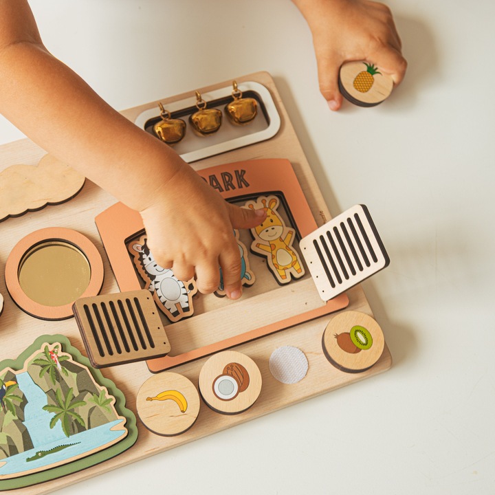 Produktbild Activity Board Handgefertigtes sensorisches Beschäftigungsbrett, Aktivitätsbrett, Babygeschenk, Holzspielzeug für
