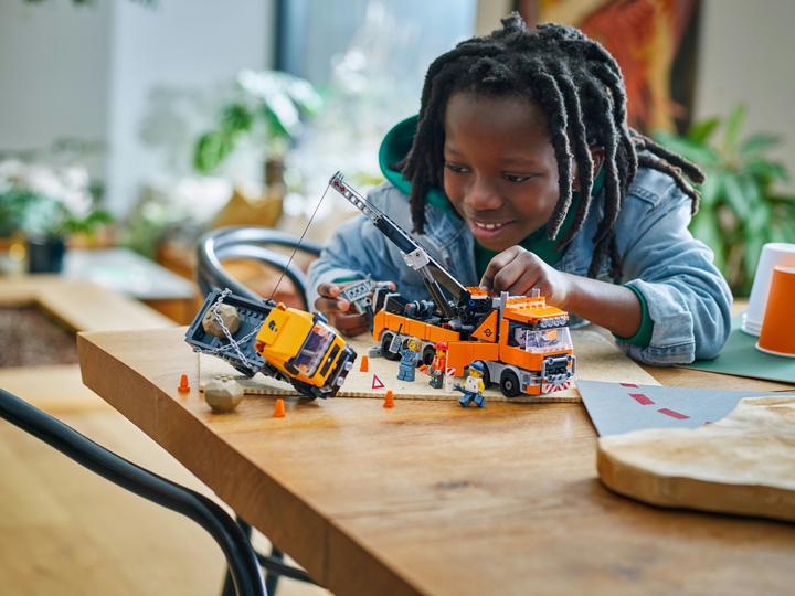 Produktbild LEGO Schwerlast-Abschleppwagen mit Kran (LEGO City)