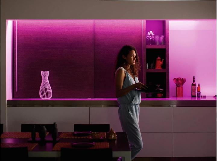 Actual product image Philips Lightstrip Plus starter set (Multicoloured, 200 cm, Indoor)