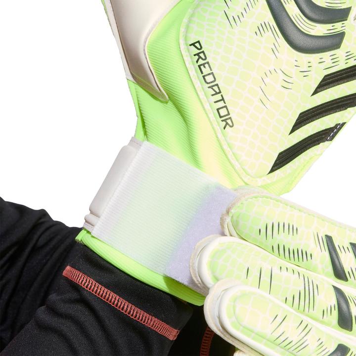 Actual product image Adidas Predator Handschuhe