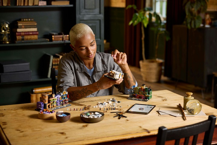 Actual product image LEGO Die Zauberläden der Winkelgasse (76444, LEGO Harry Potter)