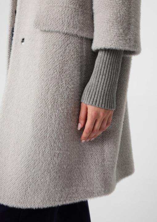 Actual product image Comma Mantel (40)