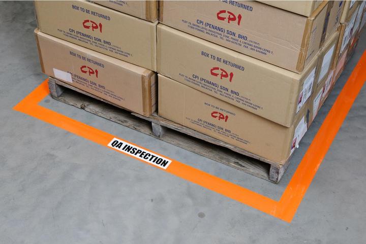 Immagine prodotto Brady B-514, ToughStripe, nastri segnaletici per pavimenti, poliestere, arancione, 101,6 mm x 30 m (101.60 mm)