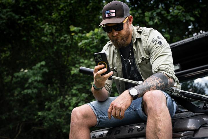 Produktbild Tactical MagForce Hyperstealth 2.0 Cover for iPhone 13 Black/Yellow (Apple iPhone 13)