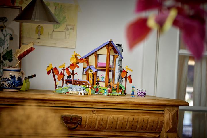 Produktbild LEGO Gemütliche Hütte im Herbstwald (42705, LEGO Friends)