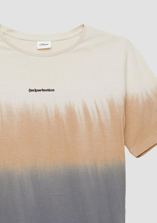 Produktbild S.Oliver T-Shirt Baumwollshirt in Batik-Optik mit kleinem Schriftprint (134, 140)