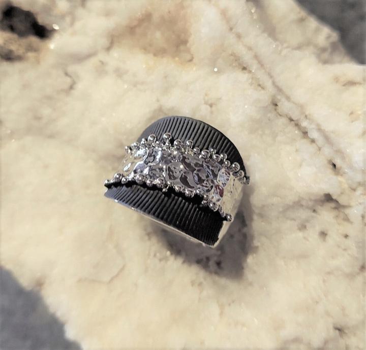 Actual product image Signé Signè ring ladies ring elastic silver-coloured rhodium-plated One Size Black No.17 (18, 19, 20, 21)