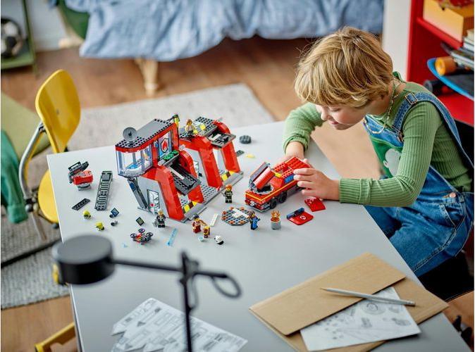 Image du produit LEGO 60414 Caserne de pompiers avec véhicule à échelle pivotante (60414, LEGO City)