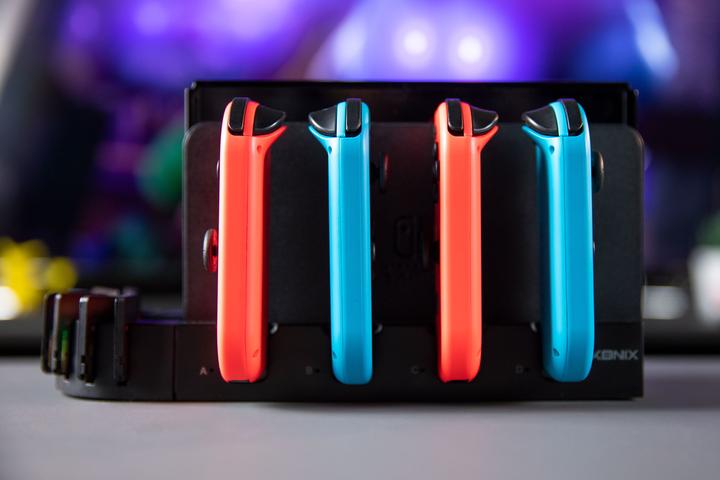 Actual product image Konix Mythics Cooling + Charging Stand Spaceship (Switch, Switch OLED)