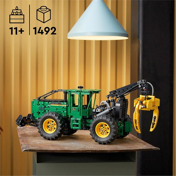 Actual product image LEGO John Deere 948L-II Skidder (42157, LEGO Technic)